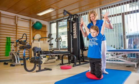 Gymnastik bei Haltungsschäden im Kindesalter